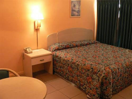 Sandrift Motel Себастиан Екстериор снимка